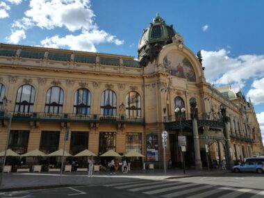 Casa Municipal. Lo Esencial de Praga en español