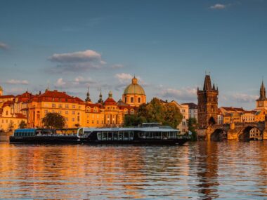 Crucero con cena de Cristal en Praga.