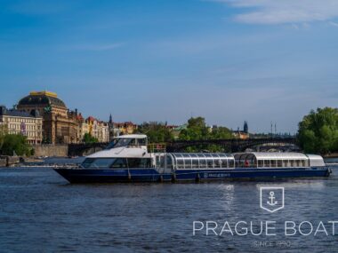 Crucero con cena en Praga