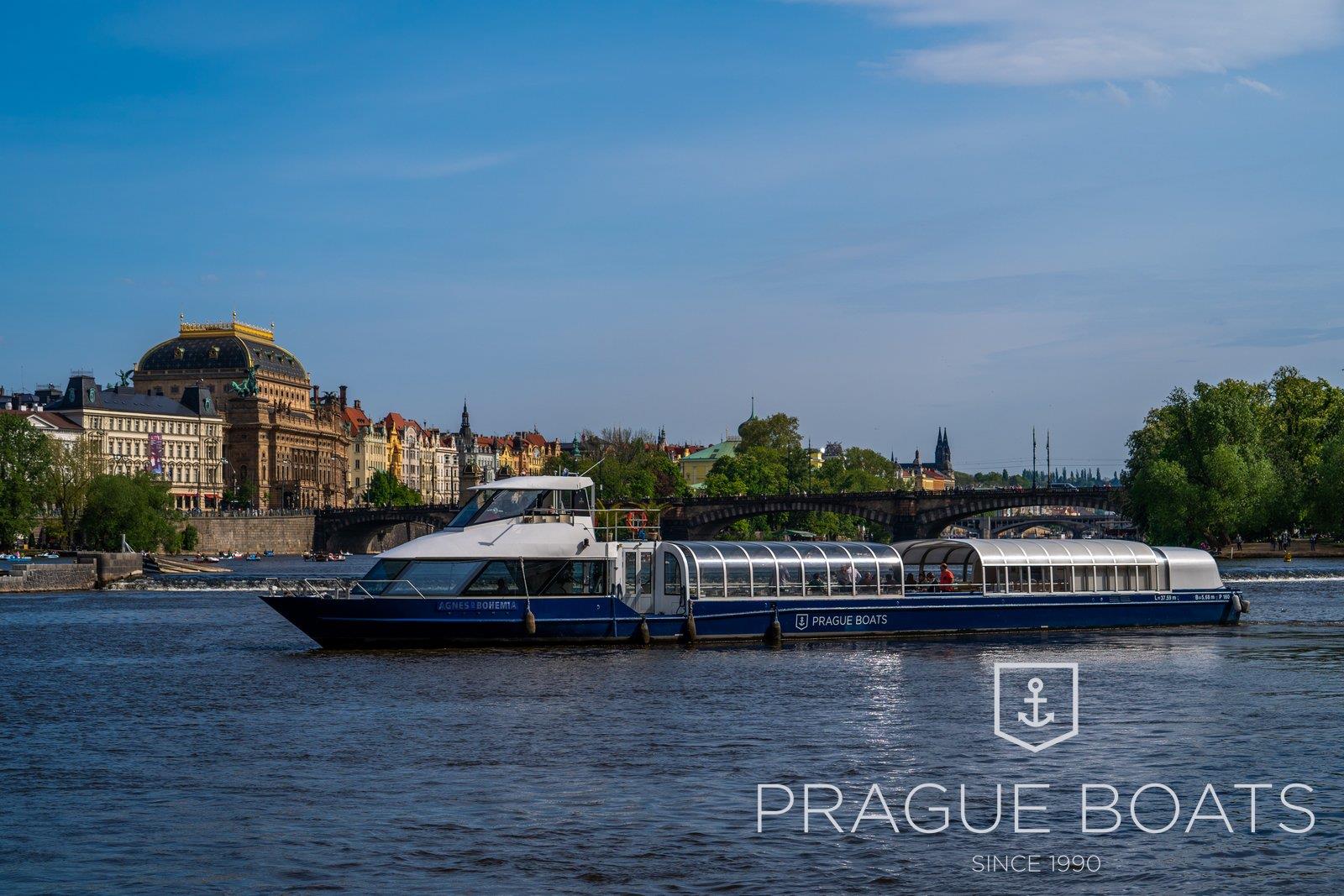Crucero con cena en Praga